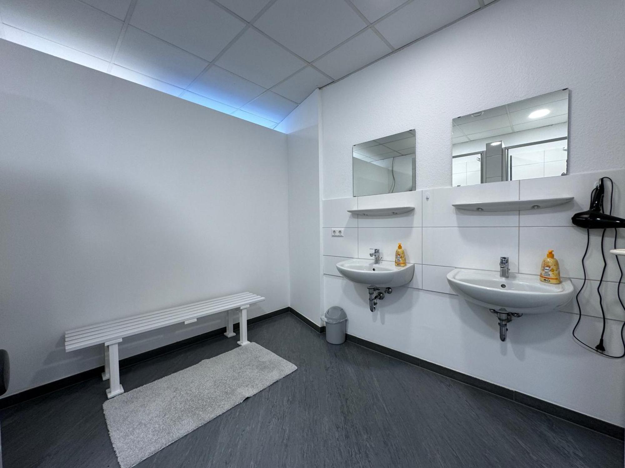 Thuja Karlsruhe-neureut By Kurzzeit Appartement Karlsruhe